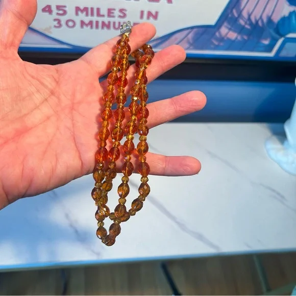Elegant Amber Beaded Necklace - Picture 9 of 10